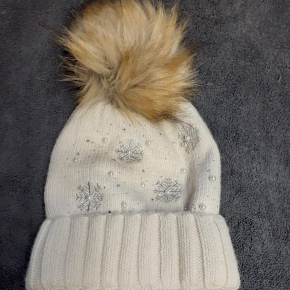COCO+CARMEN Winter Hat - Picture 1 of 3
